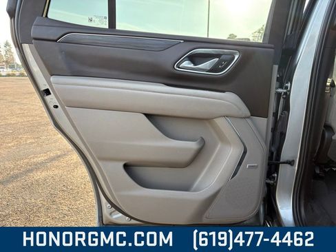 Used 2023 GMC Yukon SLT w/ SLT Premium Package image 19