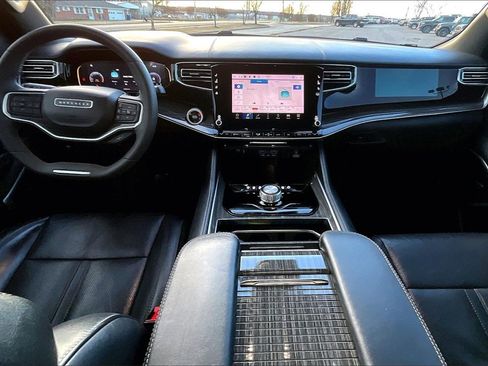 Used 2022 Jeep Wagoneer Series III w/ Flexible Seating Group image 12