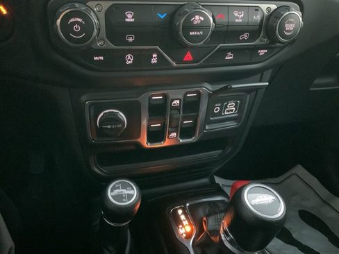 Used 2022 Jeep Gladiator Willys image 22