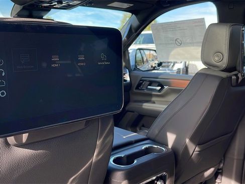 New 2026 GMC Yukon XL Denali w/ Denali Reserve Package image 18