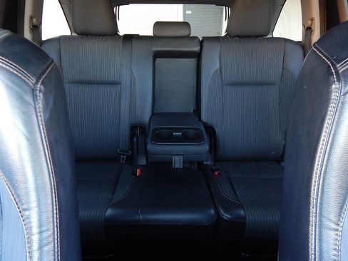 Used 2015 Toyota Highlander Plus FWD image 20