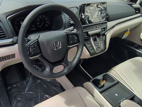 New 2026 Honda Odyssey Touring image 11
