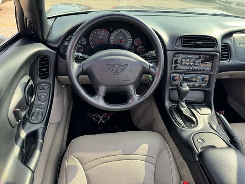 Used 2000 Chevrolet Corvette Convertible w/ Memory Pkg image 27