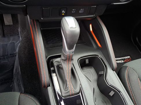 Used 2025 Nissan Frontier PRO-4X image 14