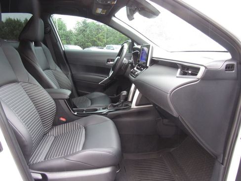 Used 2024 Toyota Corolla Cross AWD Hybrid w/ Convenience Package image 19
