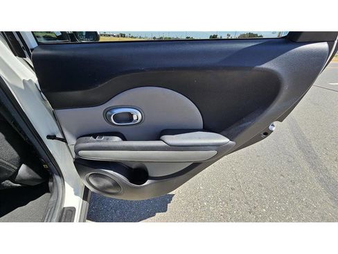 Used 2017 Kia Soul + image 28
