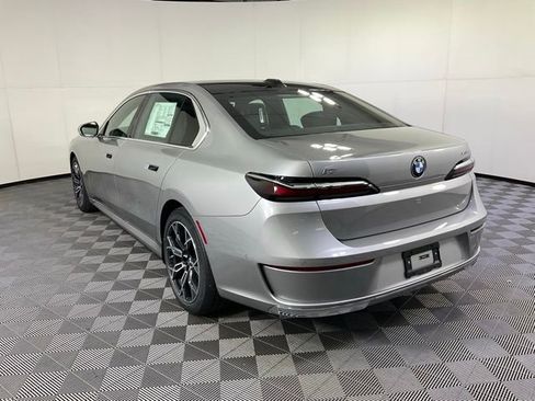 New 2025 BMW i7 xDrive60 w/ Premium Package AWD/4WD image 4