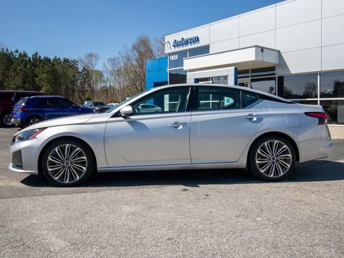 Used 2023 Nissan Altima 2.5 SL FWD image 3