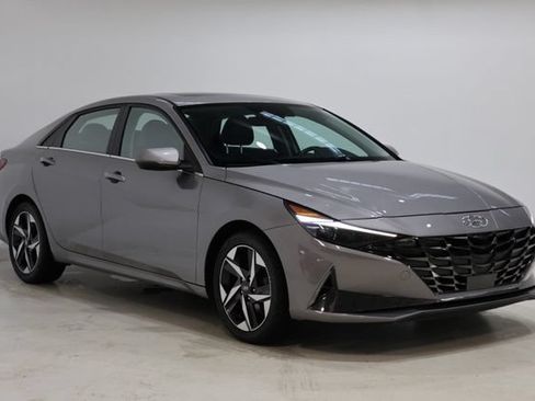 Used 2023 Hyundai Elantra Limited w/ Preferred Accessory Package FWD image 1