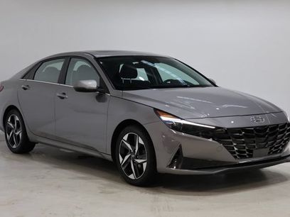 Used 2023 Hyundai Elantra Limited w/ Preferred Accessory Package