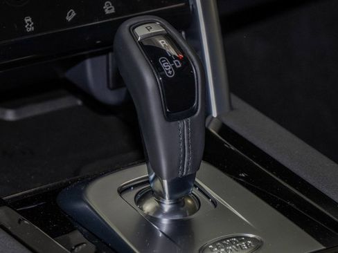 Used 2023 Land Rover Discovery Sport SE R-Dynamic image 19