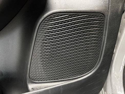 Used 2025 Chrysler Pacifica Limited FWD image 11