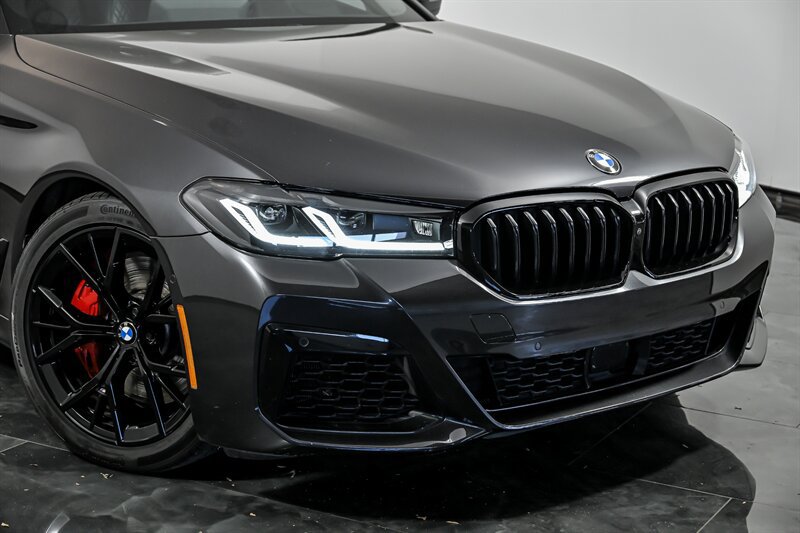 Used 2023 BMW M550i xDrive w/ Executive Package AWD/4WD image 2