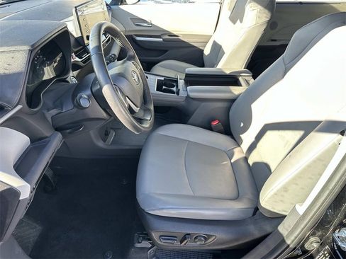 Used 2024 Toyota Sienna XLE image 20