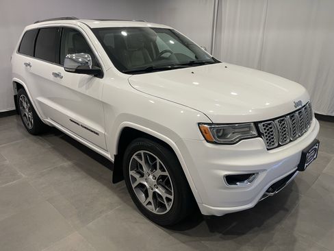Used 2020 Jeep Grand Cherokee Overland AWD/4WD image 3