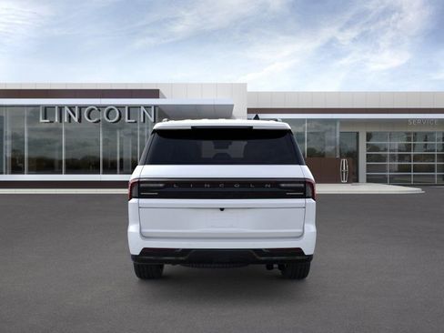 New 2025 Lincoln Navigator Reserve w/ Jet Appearance Package AWD/4WD image 5