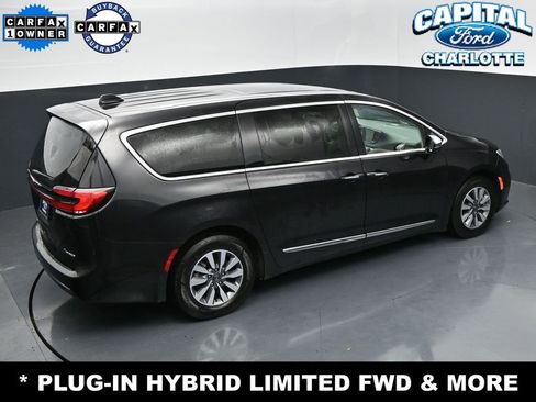 Used 2023 Chrysler Pacifica Limited FWD image 32
