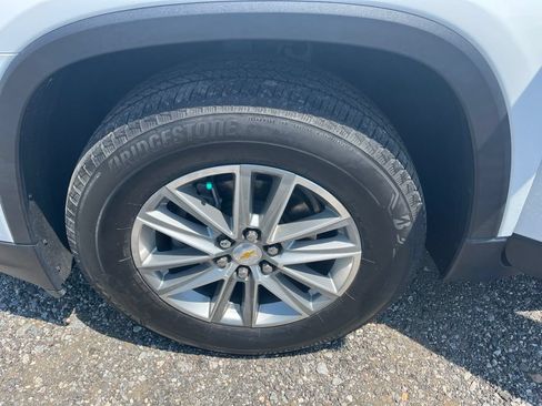 Used 2023 Chevrolet Traverse LT FWD image 23