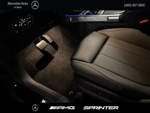 New 2025 Mercedes-Benz GLB 250 image 13