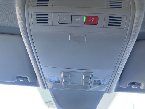 Certified 2024 Volkswagen Tiguan SE image 19