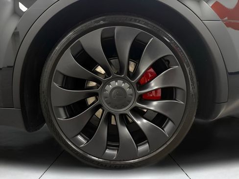 Used 2023 Tesla Model Y Performance image 24