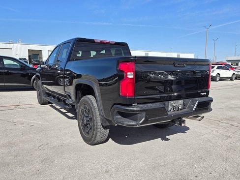Used 2024 Chevrolet Silverado 2500 LT w/ Midnight Edition image 4