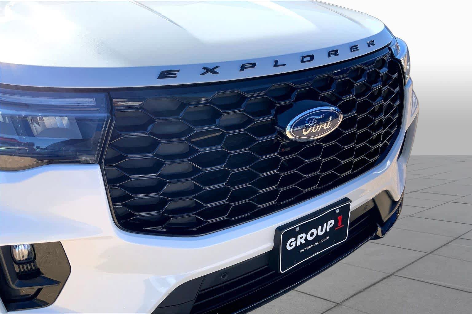 Used 2025 Ford Explorer ST-Line w/ Premium Package RWD image 30