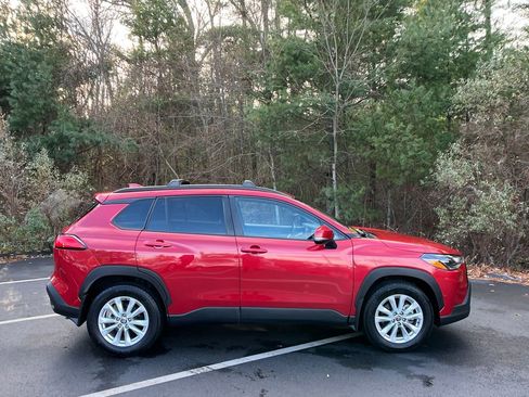 Used 2023 Toyota Corolla Cross LE w/ Moonroof Package image 6