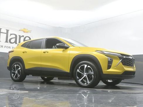 Used 2024 Chevrolet Trax RS w/ Driver Confidence Package image 2