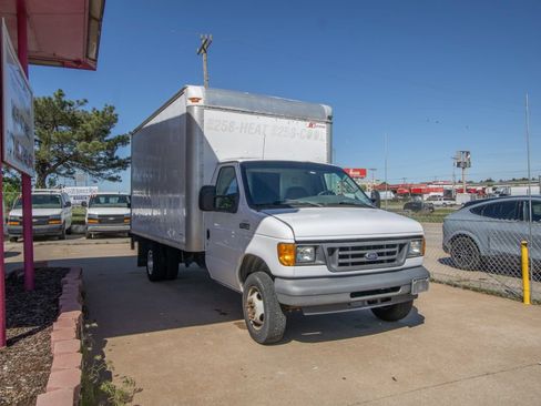Used 2007 Ford E-350 and Econoline 350 Super Duty RWD image 3