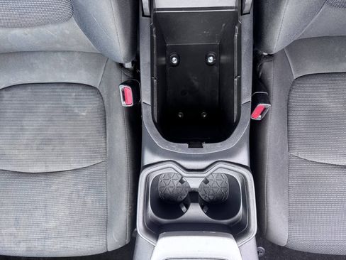 Used 2020 Toyota RAV4 LE FWD image 18