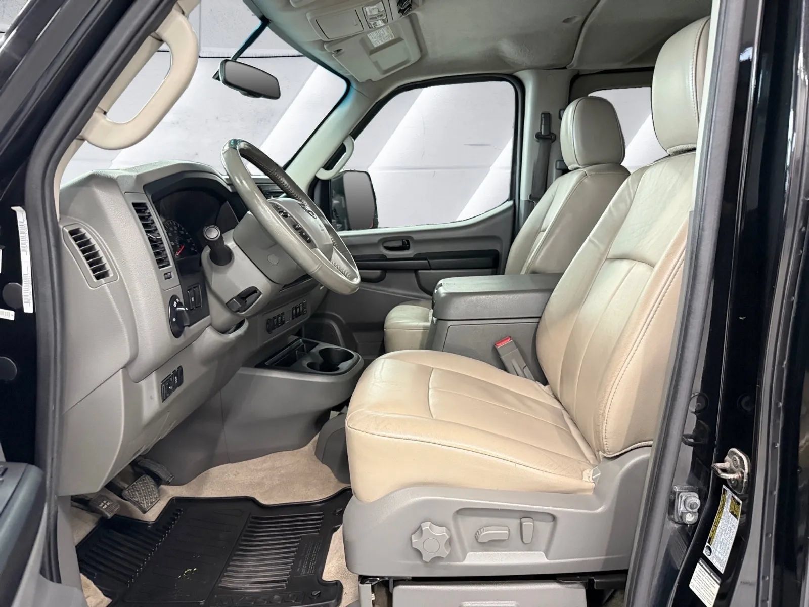 Used 2015 Nissan NV 3500 SL w/ Technology Package RWD image 16