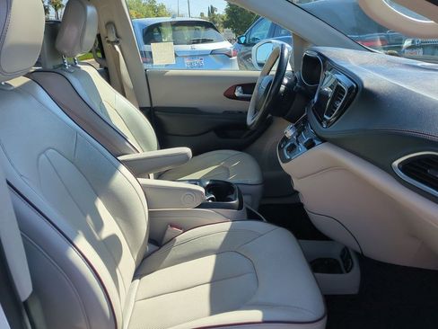 Used 2020 Chrysler Pacifica Limited w/ Tire & Wheel Group image 27