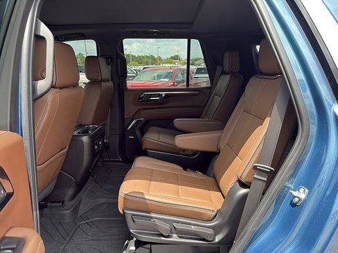 Used 2025 Chevrolet Tahoe High Country AWD/4WD image 18