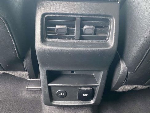 Used 2024 Ford Edge Titanium image 11