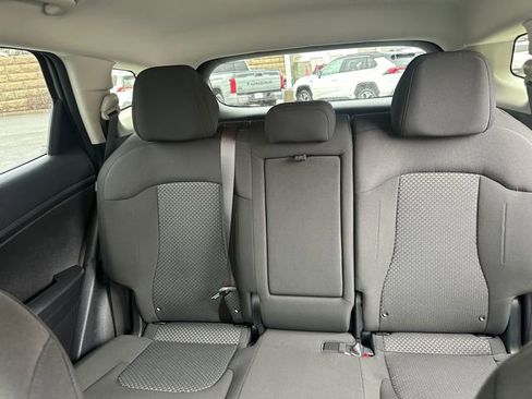 Used 2025 Kia Sportage LX AWD/4WD image 38