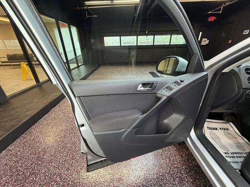 Used 2017 Volkswagen Tiguan S AWD/4WD image 12