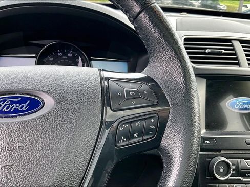Used 2018 Ford Explorer XLT w/ Equipment Group 202A AWD/4WD image 20