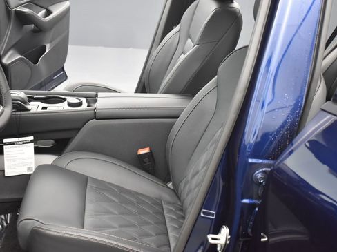 Used 2025 Nissan Rogue Platinum w/ Tech Package image 14