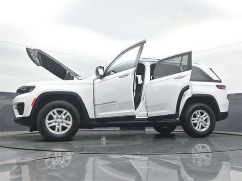 Used 2024 Jeep Grand Cherokee Laredo image 59