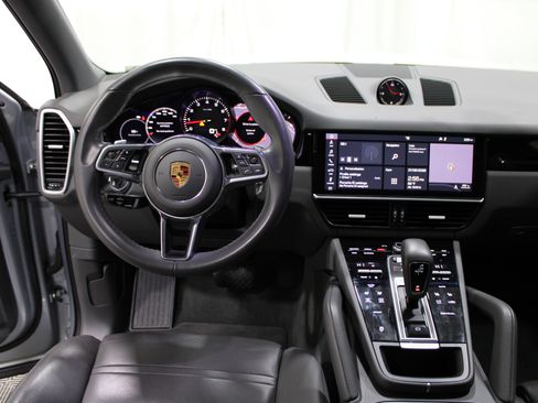Used 2019 Porsche Cayenne image 2