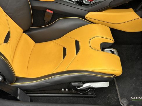 Used 2020 Lamborghini Huracan EVO RWD image 27