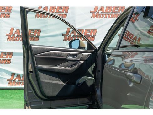 Used 2024 Nissan Rogue SV w/ SV Premium Package FWD image 31