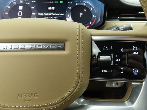 New 2026 Land Rover Range Rover Long Wheelbase SE image 12