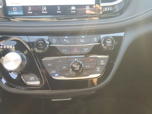 New 2026 Chrysler Pacifica Select w/ S Appearance Package image 16