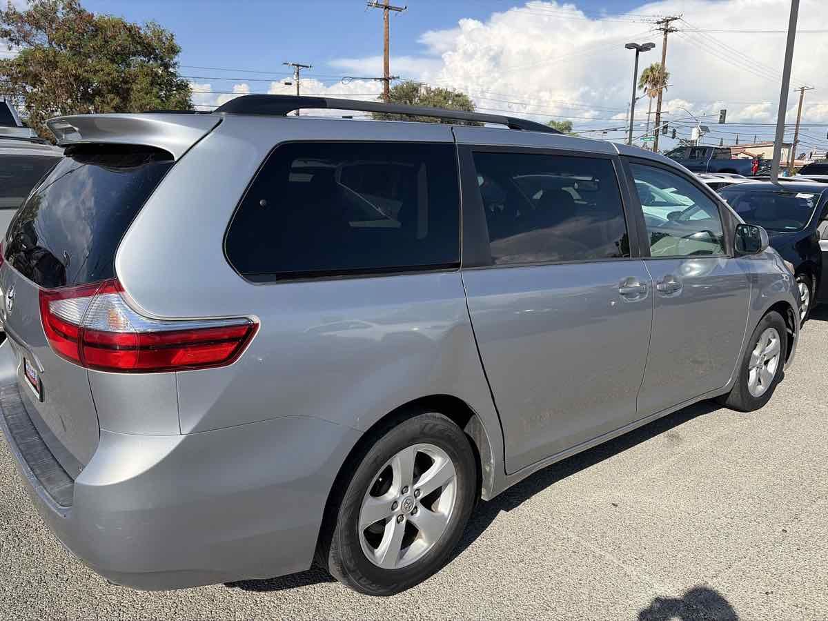 Used 2015 Toyota Sienna LE FWD image 4
