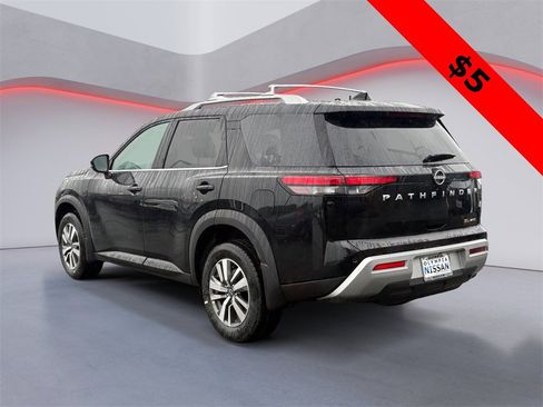 New 2025 Nissan Pathfinder SL image 3