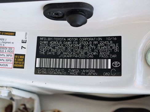 Used 2017 Toyota Prius Prime Premium FWD image 37