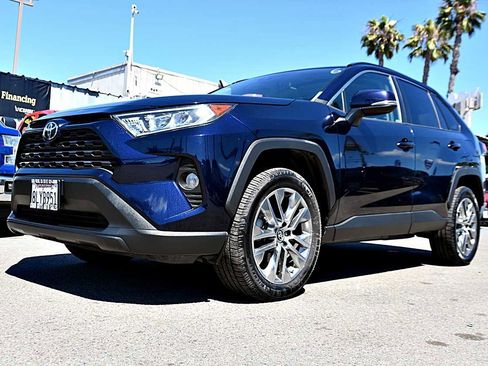 Used 2019 Toyota RAV4 XLE Premium w/ Carpet Mat Package FWD image 1