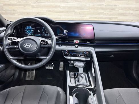 Used 2025 Hyundai Elantra SEL FWD image 2